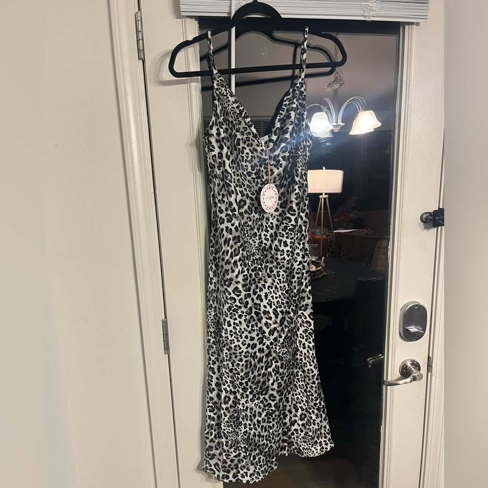 Boutique Leopard Print Midi Dress - Picture 2 of 3